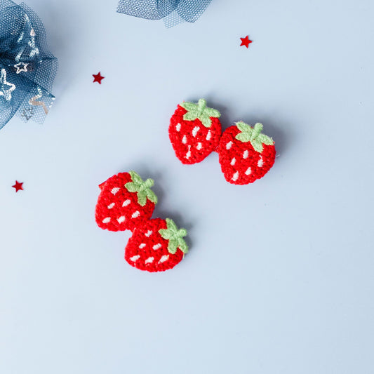 2PK NOVELTY CLIPS: crochet red strawberry  *MAY '24*
